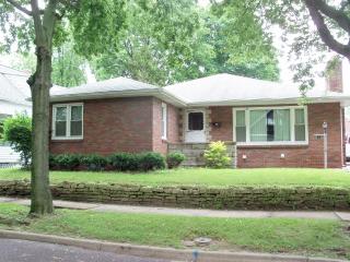 902 Charlotte St, Pekin IL  61554-3437 exterior