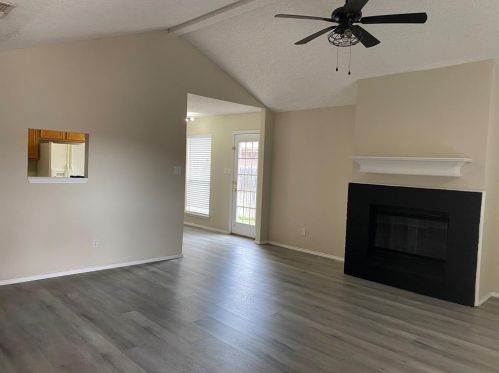 1825 Canyon Ridge St, Fort Worth TX  76131-2216 exterior