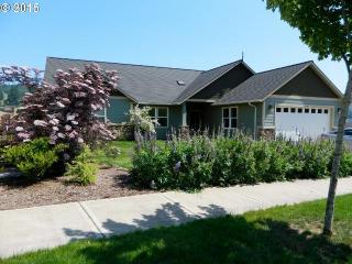 1552 Lakeview Dr, Silverton OR  exterior