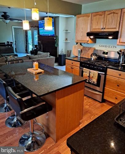 100 Chestnut Ave, Camden NJ  08107-2207 exterior