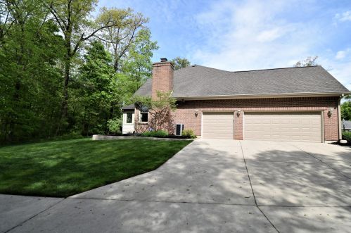 927 Forest Edge Ave, Springfield, OH 45503-6819