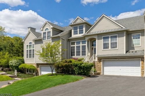 9 Skyview Dr, Paterson, NJ 07508-3142