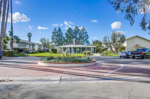 1404 Tustin Ave, Santa Ana CA 92705-8632 exterior