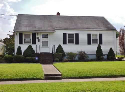 1817 Broadfield Rd, Norfolk, VA 23503-4139