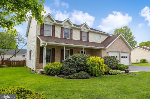 57 Stanford Ln, Falling Waters, WV 25419-3976