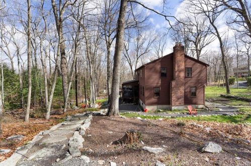 16 Rowledge Pond Rd, Sandy Hook, CT 06482-1602