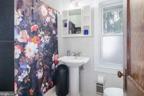 20 Evergreen Ln, Tavistock NJ  08033-1202 exterior