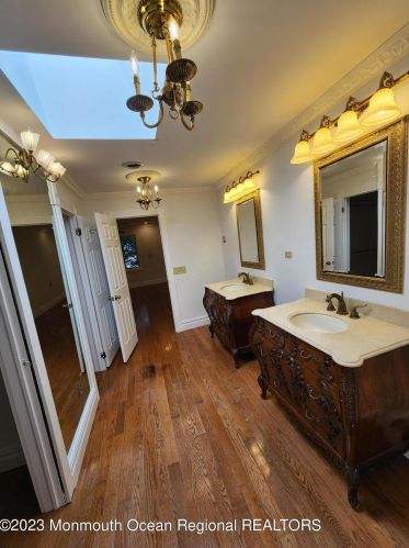 5 Cross Run Rd, Holmdel Village, NJ 07733-1808