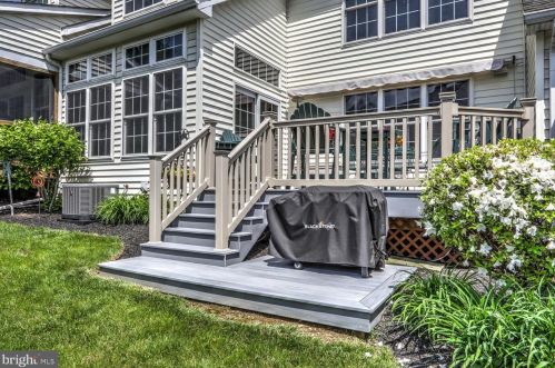 14 Red Leaf Ln, Lancaster PA  17602-7000 exterior