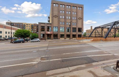404 Washington Ave, Minneapolis MN  55401-1132 exterior
