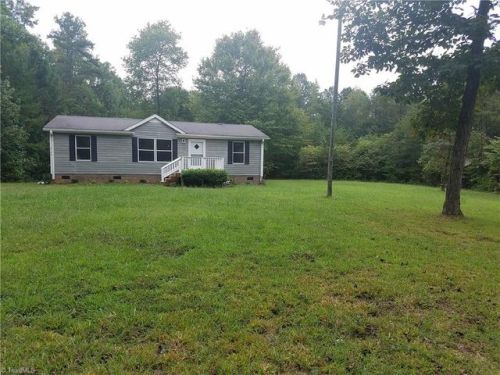 6796 Creek Hills Dr, Trinity, NC 27370-7079