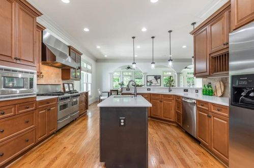 2767 Grv St, Atlanta GA  30319-2843 exterior