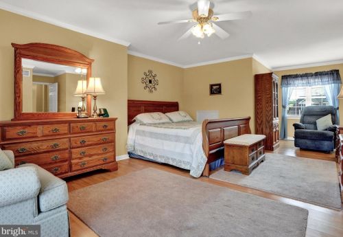 6 Meade Dr, Carlisle PA  17013-8124 exterior