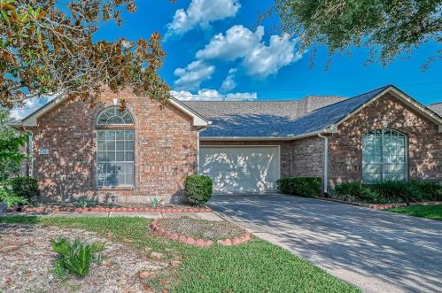 731 Apple Blossom Dr, Pearland, TX 77584-4042