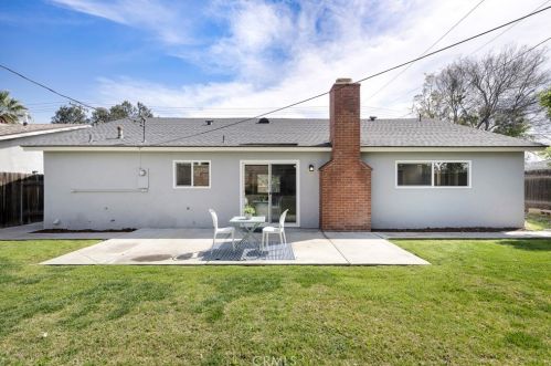 6969 Hillside Ave, Riverside CA  92504-2071 exterior