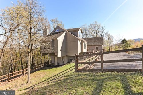 49 Lookout Rdg, Hedgesville, WV 25427-6284
