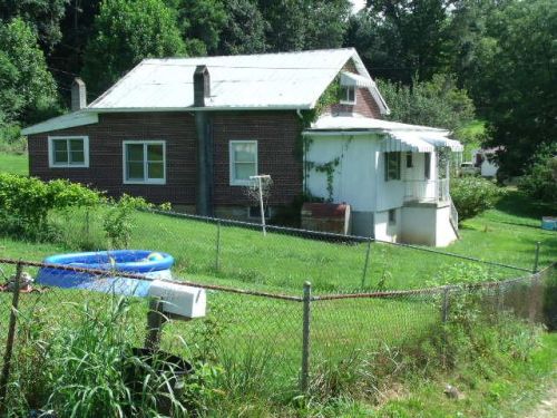 130 Fayette Ave, Ansted, WV 25812-8628