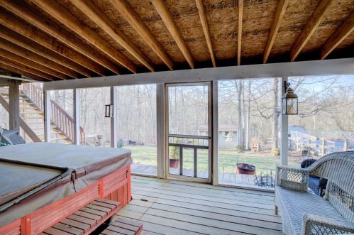 9639 Fallsridge Ct, Cincinnati OH 45231-2885 exterior