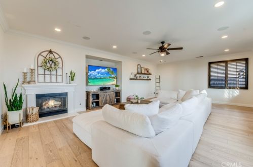 18458 Lakepointe Dr, Riverside CA  92503-0252 exterior