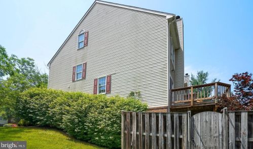 8890 Eagle Rock Ln, Springfield VA  22153-1724 exterior