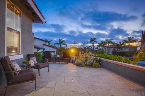 5057 Bella Collina St, Oceanside CA  92056-1924 exterior