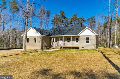 142 Admiral Dr, Bumpass, VA 23024-4430