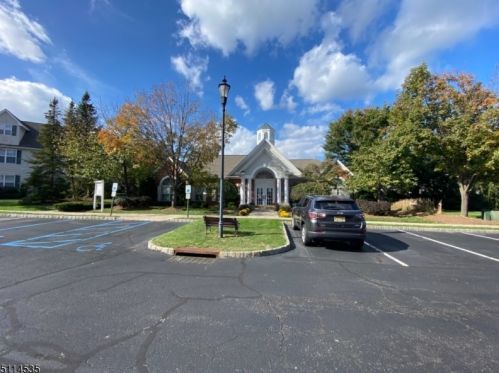 324 Cambridge Dr, Kinnelon, NJ 07405-3235