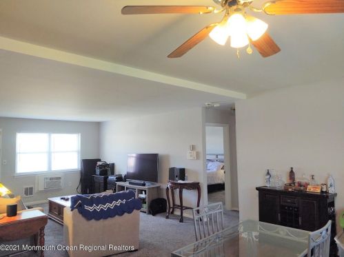 72 White St, Tinton Falls, NJ 07724-4828