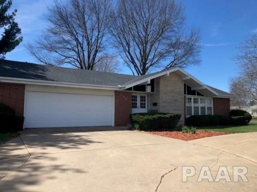 902 Candy Ln, Macomb, IL 61455-3144