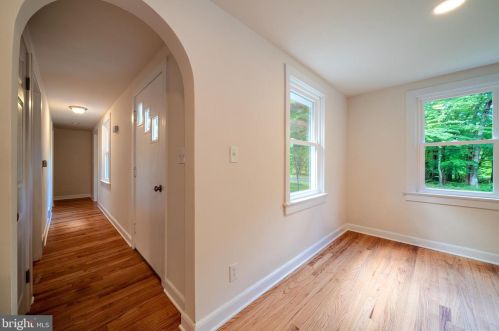 73 Bayberry Rd, Princeton NJ  08540-7418 exterior