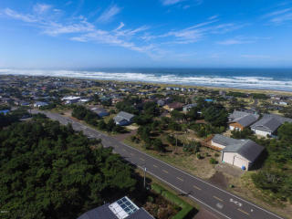 1617 Bayshore Dr, Waldport OR  97394-9435 exterior