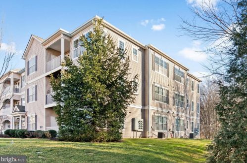 1037 Timberlake Dr, Trenton NJ  08618-1464 exterior