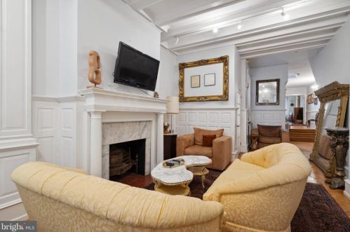 1953 Locust St, Philadelphia, PA 19103-5730