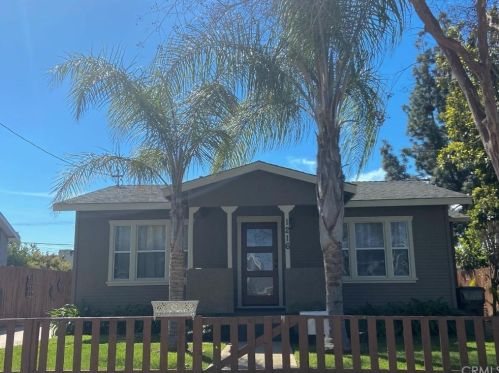 1216 2nd St, Santa Ana, CA 92701-4939