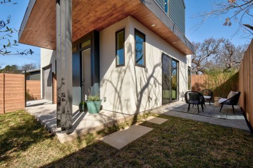 4907 Delores Ave, Austin TX  78721-2107 exterior