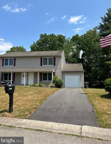 3212 Partridge Dr, York, PA 17404-4727