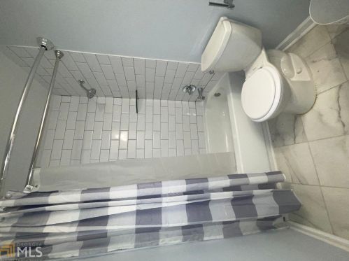 71 Montre Sq, Atlanta GA  30327-4044 exterior