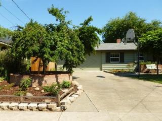 1667 Hooker Oak Ave, Chico, CA 95926-1709