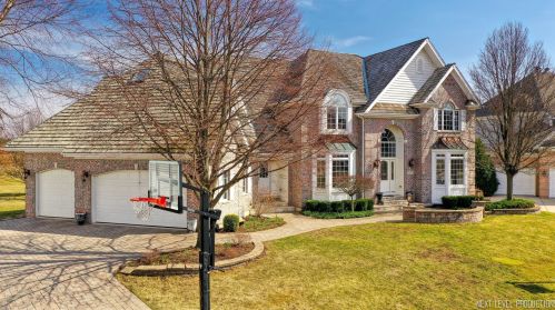 2415 Fawn Lake Cir, Naperville, IL 60564-4650
