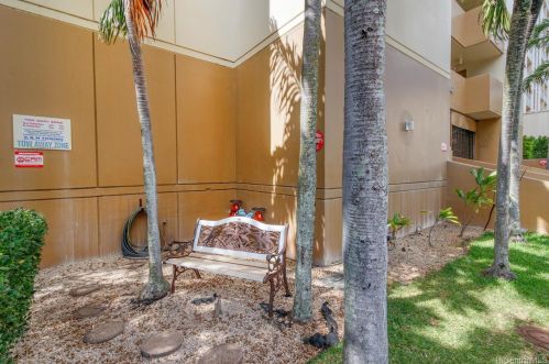 1617 Clark St, Honolulu HI  96822-4812 exterior