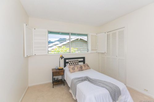 1069 Kaumoku St, Honolulu HI  96825-1307 exterior
