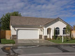 1559 Poe Ln, Clovis, CA 93611-4094