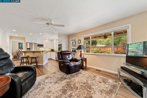 907 Hastings Dr, Concord CA  94518-3821 exterior