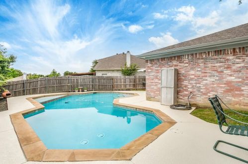 8100 Broken Arrow Rd, Fort Worth TX  76137-1291 exterior