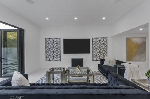 2434 Delisle Ct, Glendale CA  91208-2210 exterior