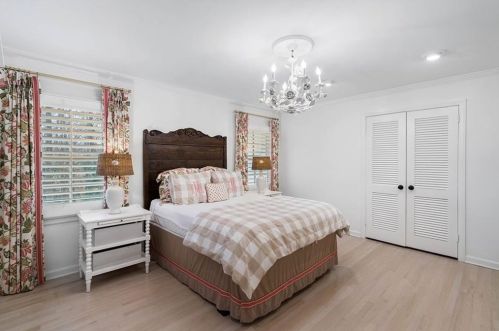 2787 Margaret Mitchell, Atlanta GA  30327-1852 exterior