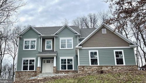 109 Roundtop Dr, Lancaster, PA 17601-2445