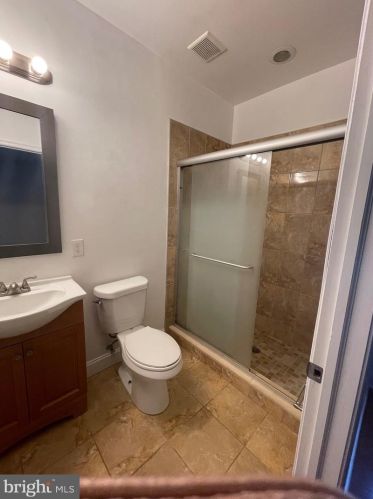 2255 12th St, Philadelphia, PA 19133-1033