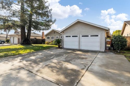 3833 Cal Rio Pl, Stockton, CA 95204-1401