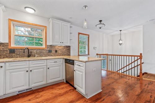 929 Duchess Ln, Saint Paul MN  55124-8915 exterior